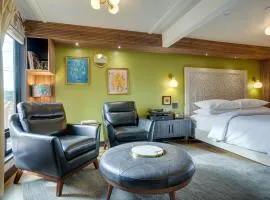 The Sun King at The Louie Boutique Motel, Walk to Everything! Dog Friendly!