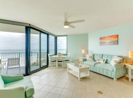 Gulf-View Balcony Beachfront Condo in PCB!，位于巴拿马城海滩的分契式公寓
