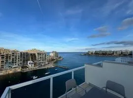 Giuliani Seafront Penthouse 15