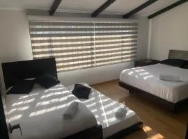 Casa Colonial la Esperanza, cerca al Aeropuerto el Dorado- familiar