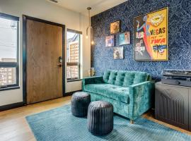 The Prima at The Louie Boutique Motel, Walk to Everything! Dog Friendly!，位于新港的酒店