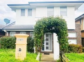 Kellyville 5Br Near park and shopping mall