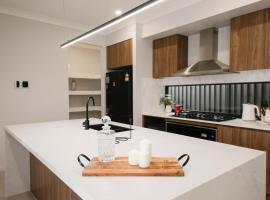 Family 4 BR southside escape in Rochedale，位于Rochedale的酒店