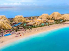 Apartment on the beach! For you and your family，位于拉斯阿尔卡麦的酒店