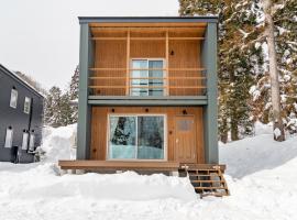 Creekside Chalets Hakuba，位于白马村的酒店