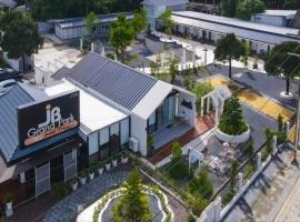 JB Grand Resort，位于洛坤府的酒店