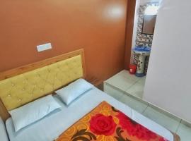 Katoch Apartments - Food & Stay，位于Duttnager的酒店