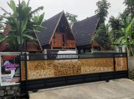 Luxury Wooden House，位于Kebumen的酒店