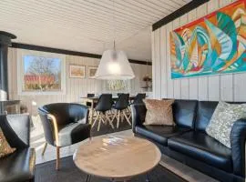 Cottage Near Idyllic & Peaceful Sandy Beach