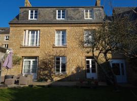 Chez Fabienne et Olivier, chambre privative avec SDB et WC, Avranches Baie du Mont Saint Michel，位于阿夫朗什的酒店