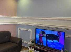 Premiere Maison GuestHouse，位于林贝的带按摩浴缸的酒店