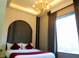 Hotel Adsan Heights，位于Gajraula的酒店