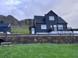 Cozy Older House In Brilliant Nature，位于Hvalba的酒店