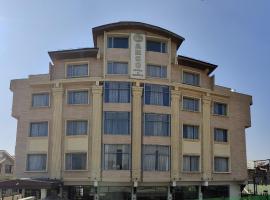 ARCO Hotels and Resorts Srinagar，位于斯利那加谢赫·UL·阿拉姆国际机场 - SXR附近的酒店