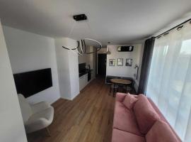 Stylowy apartament z balkonem i panoramą miasta，位于谢德尔采的酒店