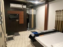 Saffron resturant and lodge，位于Churk的酒店