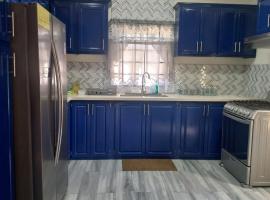 Carnbee Cozy Cottage，位于Bethel的酒店
