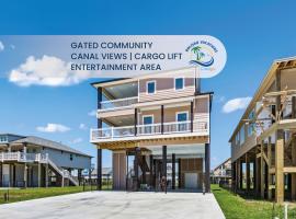 Caza Azul Luxury 4BR Getaway, Gated Community, Canal Views & Lift，位于博利瓦港的酒店