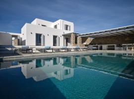 IOKASTI LUXURY VILA with private pool & sea views-12 guests，位于德里奥斯的酒店