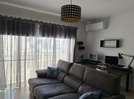 St Julians Central Apartment，位于圣朱利安斯的酒店
