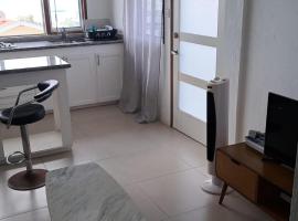 OCEAN VIEW APARTMENTs，位于Belmont的酒店