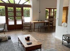 Stilvolle 3 Zimmer-Wohnung auf saniertem Resthof，位于Reher的酒店