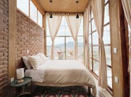 Casa Ocaso downtown terrace amazing views，位于圣克里斯托瓦尔-德拉斯卡萨斯的乡村别墅