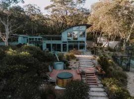 Wildacres Luxe 40 Acre Australian bush escape with private cliffs