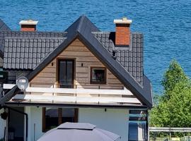 DOMEK Z KOMINKIEM Z WIDOKIEM na Jezioro Czorsztyńskie，位于Frydman的酒店