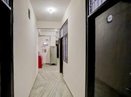 SPOT ON Raj Hotel Vip Near Worlds Of Wonder，位于Kalkaji Devi的酒店