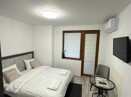 Star，位于瓦尔纳的自助式住宿