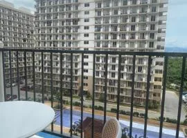 Condo near Airport, CCLEX Balcony Pool View