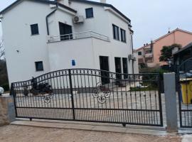 IGGY，位于马林斯卡的带泳池的酒店