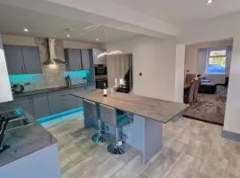 Stunning Modern Riverside Cottage