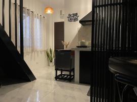 Binangonan Jarmelas Tiny Home with Free Breakfast，位于Binangonan的酒店