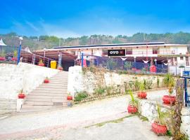 Hotel Kalka And Restaurant Patnitop，位于Kūd的酒店