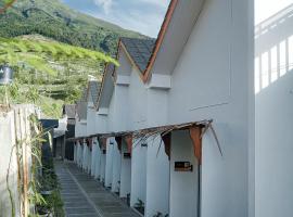 Verandah Glamping Villa Mangli，位于Prampelan的木屋