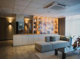 Logis Restaurant & Hôtel À la 12，位于Delme的酒店
