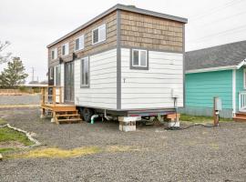 Cozy Loft Tiny House by Ocean Spray Beach，位于Grayland的小屋