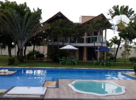 chega mais chalé vizinho a Praia das Fontes Beberibe，位于贝贝里比的酒店
