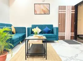 Cityscape Comfort - Stylish 3BHK Central Getaway