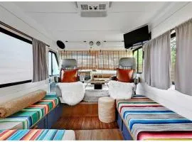 Retro Motorhome - Epic Outdoor Shower and Firepit