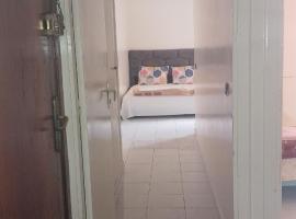 budget holidays room，位于卡萨布兰卡的酒店