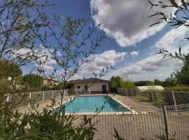 Le Sporting Land - avec entrée autonome, parking privé & sa piscine ! -