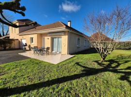 Le gîte de Midi for 6 pers - Quiet garden，位于Uzein的酒店