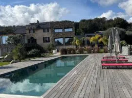 Villa avec dépendance vue mer piscine privée 12p