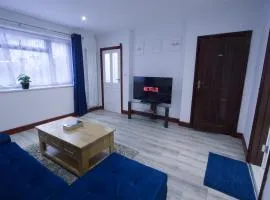 Family House near Farnborough Airport, Free Parking