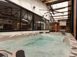 Newcastle CBD Penthouse, Spa & Entertainment