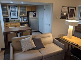 MainStay Suites St Louis - Galleria，位于Richmond Heights的酒店