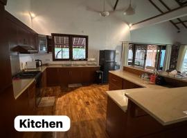 Villa Oceana tanjung lesung，位于丹戎勒松的酒店